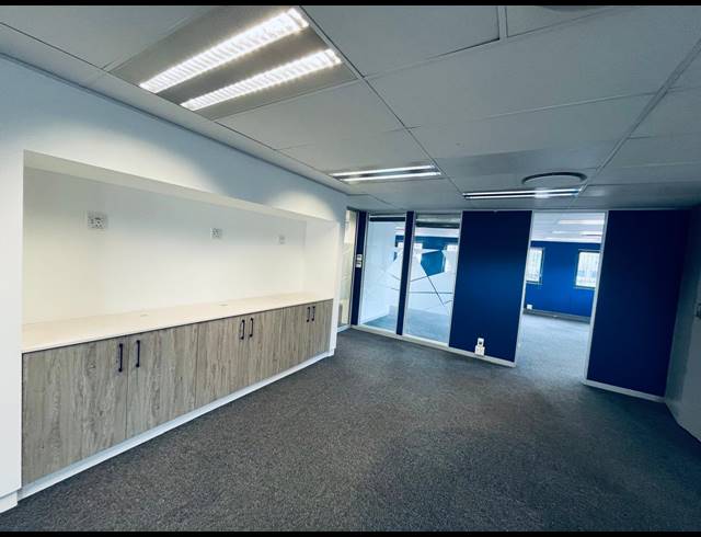 385M² OFFICE TO LET IN RANDJESPARK